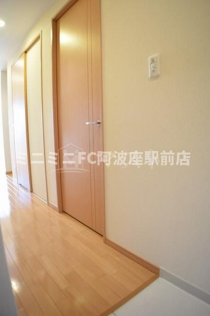 RIDGE北堀江（旧ルクレ北堀江）の玄関|※別号室参考写真