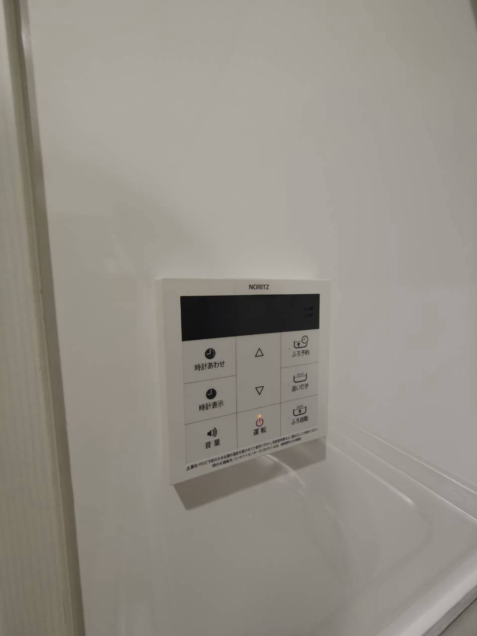 アトリオヴィラ参番館の内装|ゆったりした玄関ホールにも多目的に使える収納があります
