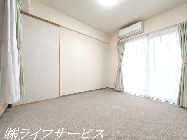 【洋室】 | パラシオ塚本Ⅰ | 洋室6.1帖／クローゼット有（一部AIで家具消しをしています）