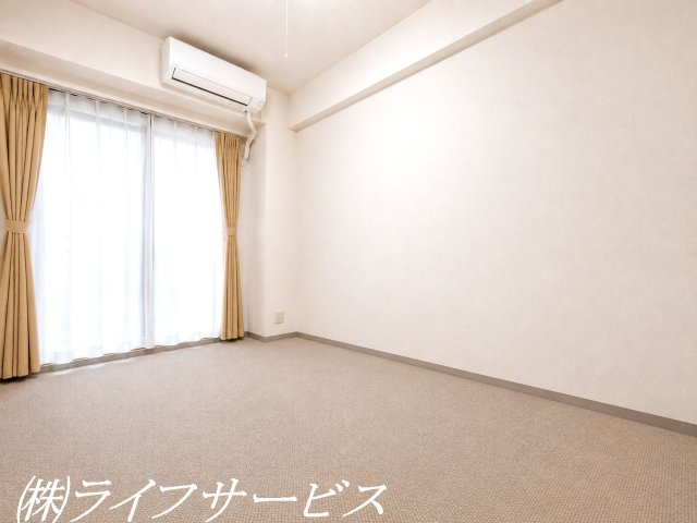 【洋室】 | パラシオ塚本Ⅰ | 洋室5.9帖／クローゼット有（一部AIで家具消しをしています）