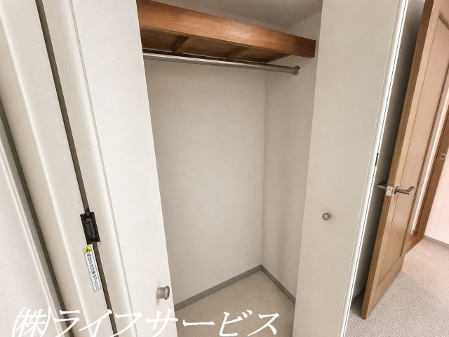 【収納】 | パラシオ塚本Ⅰ | 洋室にはそれぞれクローゼットあり（一部AIで家具消しをしています）