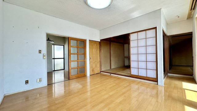 【居間・リビング】 | 印旛郡栄町安食台　5LDK　980万円