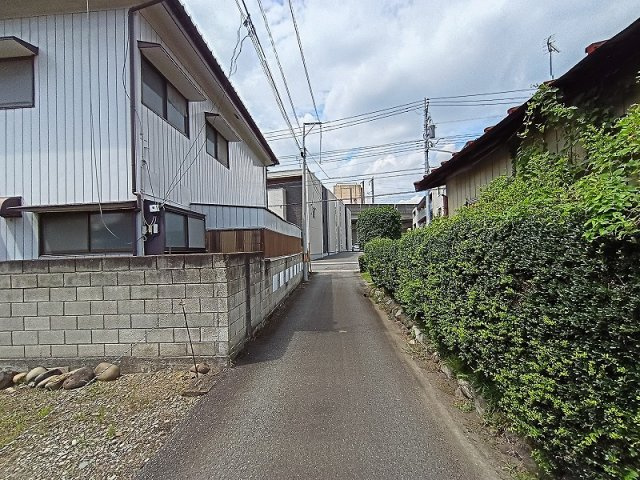高崎市飯塚町売土地の前面道路含む現地写真