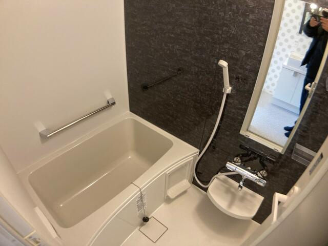 府中市清水が丘１丁目のアパートの浴室