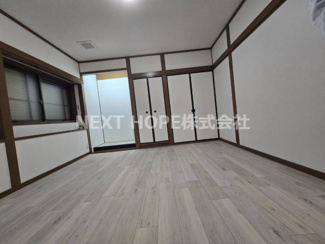 【洋室】 | 尼崎市上ノ島町１丁目中古戸建 | ２階洋室８帖です♪床の間・押入れもございます！！ぜひ現地をご覧ください！！お気軽にネクストホープ不動産まで！！