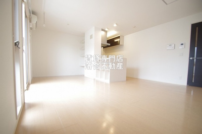 【居間・リビング】 | ヴェルドミールⅡ | 明るい広々としたリビング♪