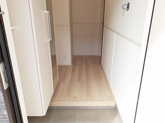 シャルールメゾンＢの玄関|収納もある玄関です