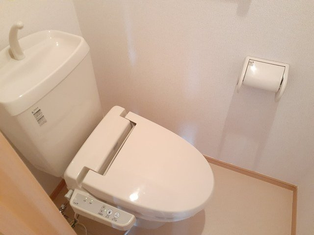 プティ・エトワール　Ⅳのトイレ|ゆったりとした空間のトイレです
