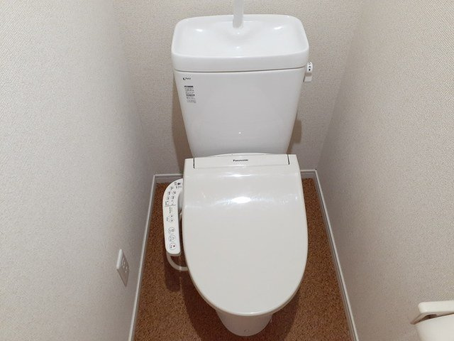 メゾン粟祐のトイレ|ゆったりとした空間のトイレです
