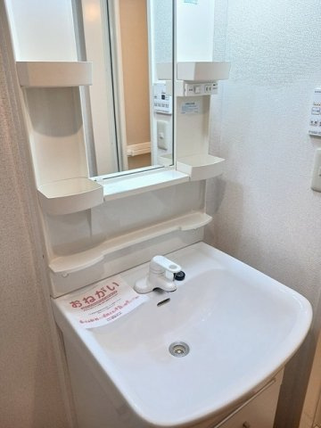 アグレイアの洗面所|明るい洗面所です