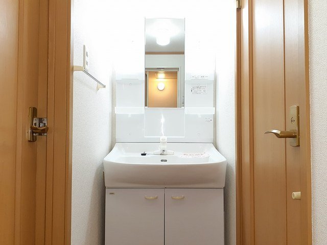 Ｖｉｌｌａ　Ｄｉｎｏの洗面所|明るい洗面所です