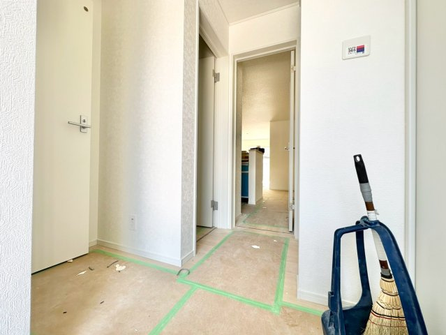 クレイドルガーデン　東海市加木屋町第37 の玄関|一棟一棟、丁寧な手仕事で。着実に進む工事の様子から品質の高さが伝わります									
									