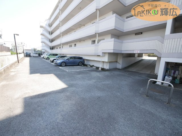 ラブリー姫路手柄山　4階の駐車場