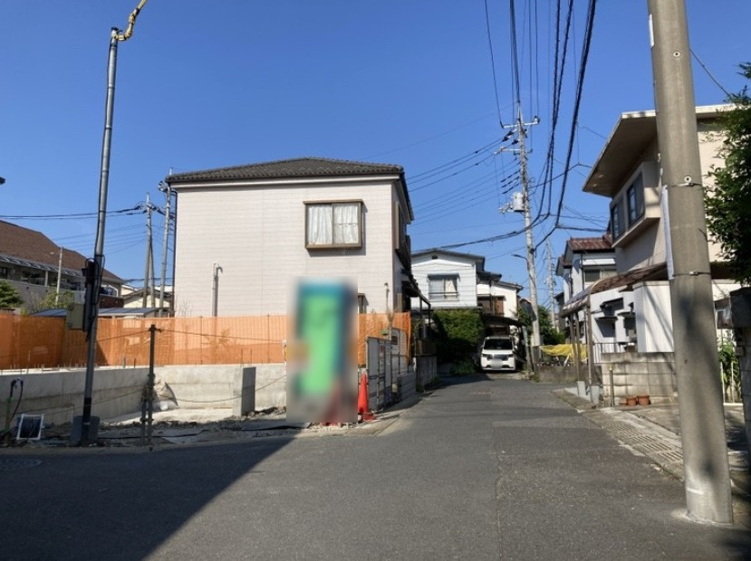 草加市弁天2丁目 新築分譲住宅 の前面道路含む現地写真