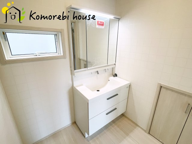 さいたま市西区西遊馬　新築一戸建て　ルミナスコート　01の独立洗面台|独立洗面台で身支度をすべて済ませてしまいましょう
