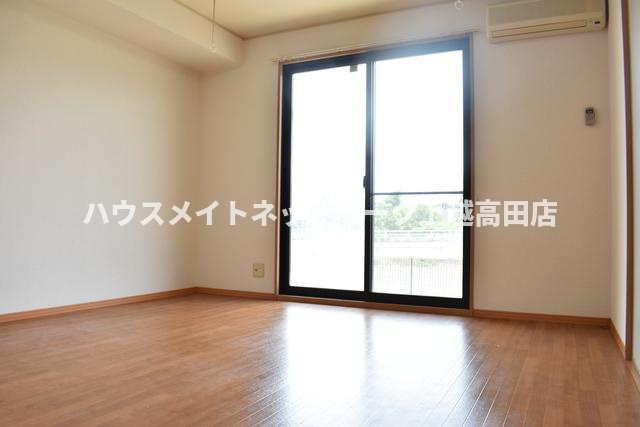 エクセレントユキの居間・リビング|ＬＤＫ12.0帖