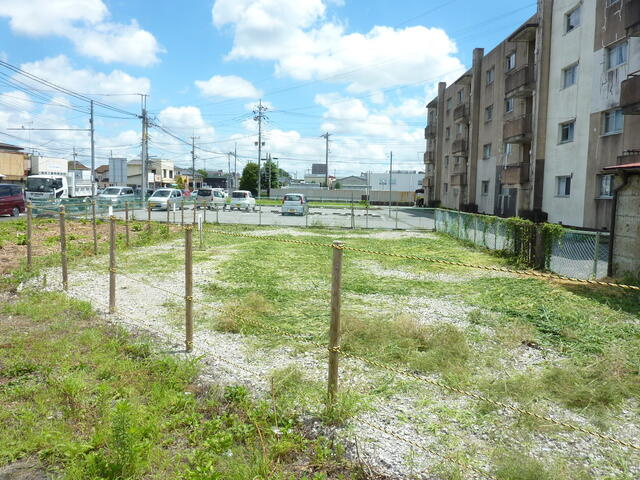 宇都宮市八千代1丁目　176.58㎡　売地の外観|西側寄り敷地を見る