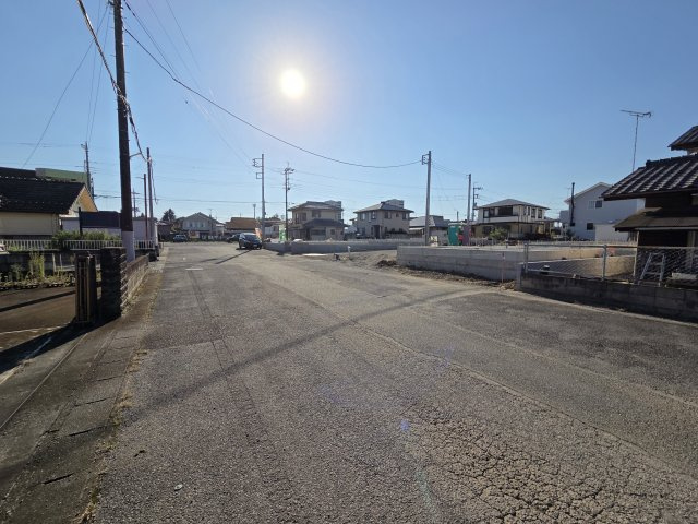 新築　桐生市相生町第19　クレイドルガーデン　１号棟の前面道路含む現地写真|現地写真　南東側接道幅員約9.5ｍ	