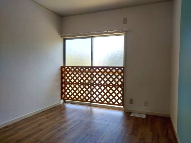 宝塚市花屋敷荘園2丁目一戸建の洋室|1階洋室約6帖