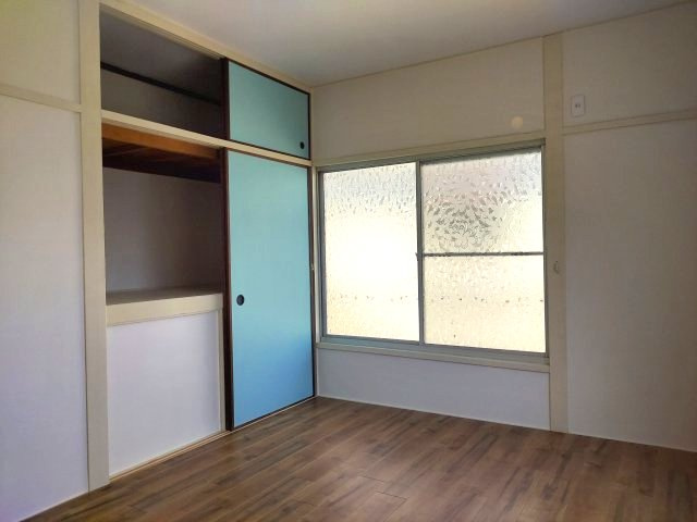 宝塚市花屋敷荘園2丁目一戸建の洋室|2階南側洋室約6帖