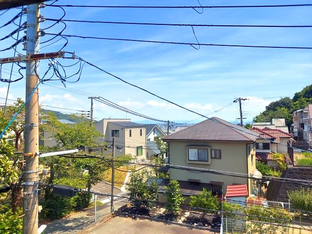 宝塚市花屋敷荘園2丁目一戸建の展望|2階南側洋室約6帖からの眺望