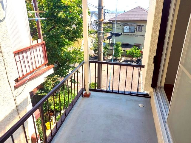 宝塚市花屋敷荘園2丁目一戸建のバルコニー