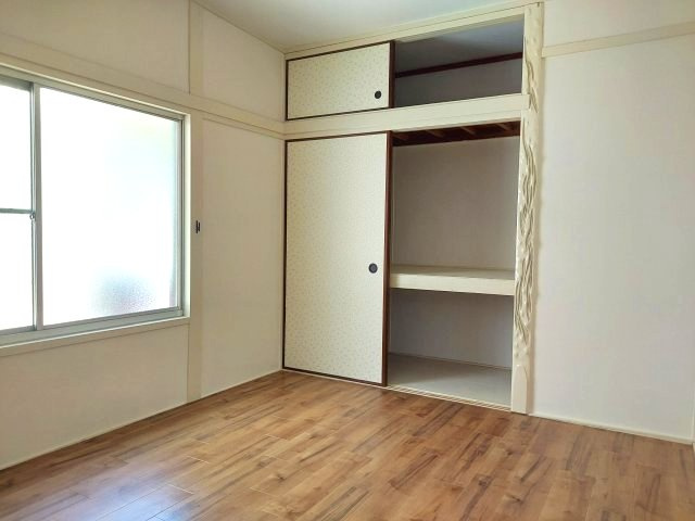 宝塚市花屋敷荘園2丁目一戸建の洋室|2階北側洋室約6帖
