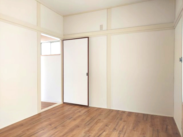 宝塚市花屋敷荘園2丁目一戸建の洋室|2階北側洋室約6帖