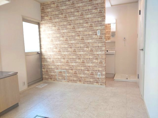 宝塚市花屋敷荘園2丁目一戸建の居間・リビング|DK約6帖