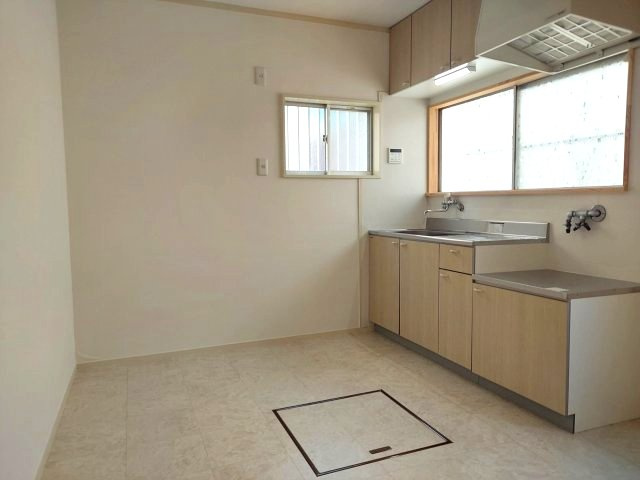 宝塚市花屋敷荘園2丁目一戸建の居間・リビング|DK約6帖