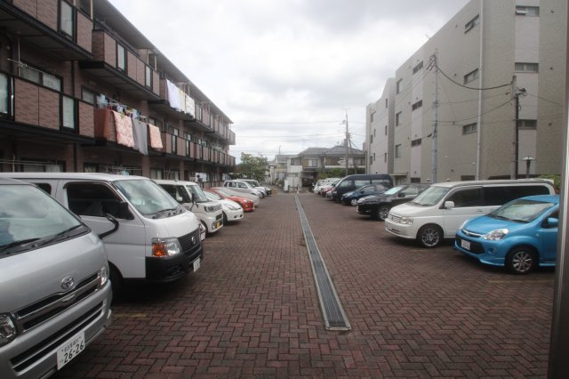 グランデージュ栄駐車場の外観