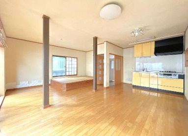 川越市吉田新町　中古戸建ての居間・リビング