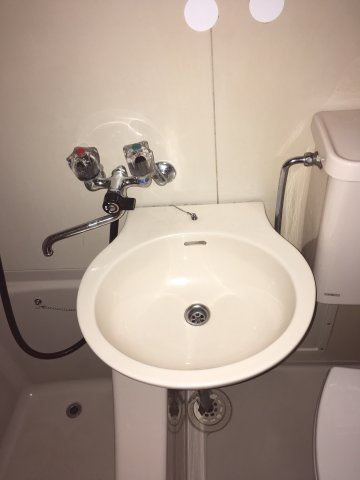 サンハイツ本間の洗面所|明るい洗面所です