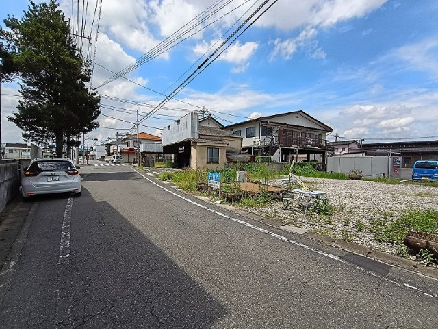 高崎市八幡町売土地の前面道路含む現地写真