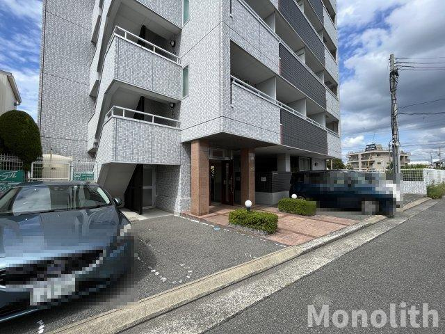グランディール北勘の駐車場