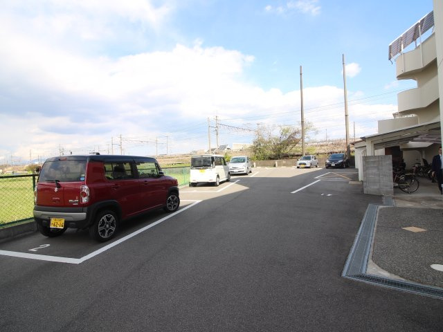 ハイツ長岡京の駐車場
