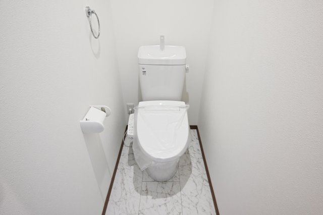 【トイレ】 | 太田市由良町第2期　ワイウッドコート | トイレは２か所あるので忙しい朝も家族と分けて使用できますね♪