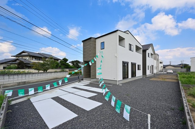 【外観】 | 太田市由良町第2期　 | 駐車場やお庭も広々♪家族みんなでBBQや家庭菜園などを楽しめますね♪
