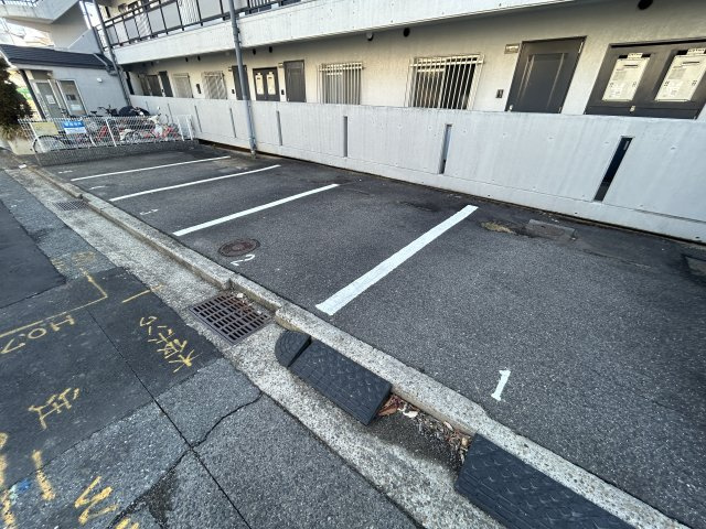 マリンクレール野田の駐車場