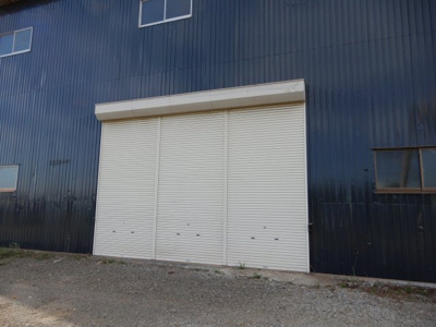 【設備】 | 成田市地蔵原新田工場 | 工場側面手動シャッター