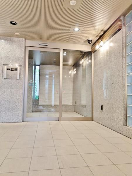 市川市市川３丁目の賃貸マンションのエントランス