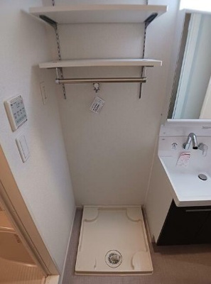 【設備】 | メゾン　ド　ベル | 室内洗濯機置場。