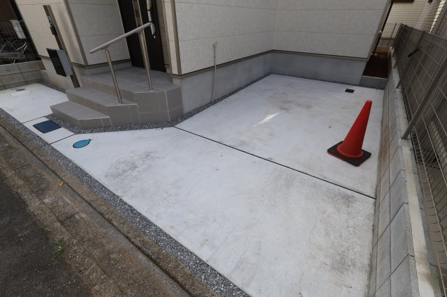 《仲介手数料無料》上尾市中分１丁目18-26新築一戸建てハートフルタウンの駐車場