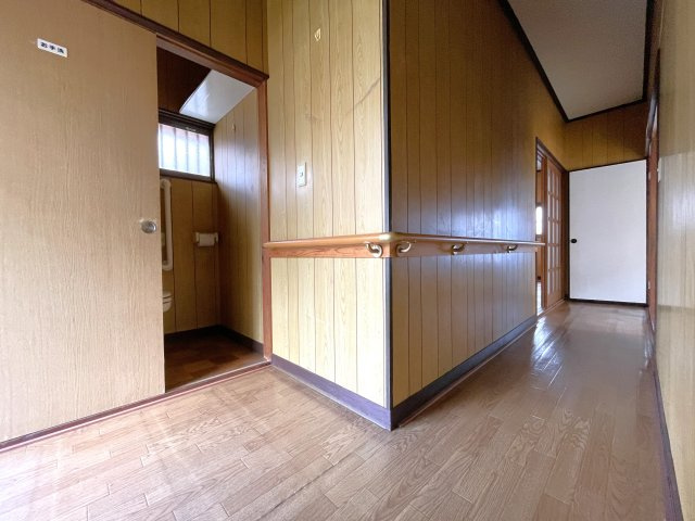 田間江森邸貸家の内装