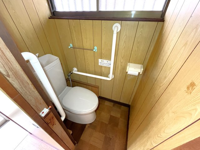 田間江森邸貸家のトイレ