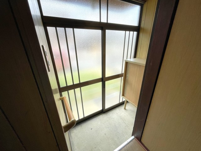 田間江森邸貸家の玄関