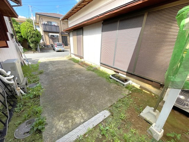 田間江森邸貸家の駐車場