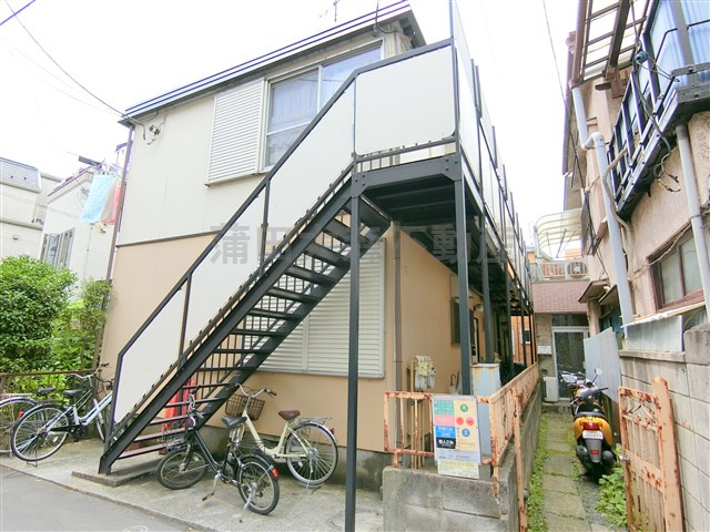仲六郷ハイツの外観