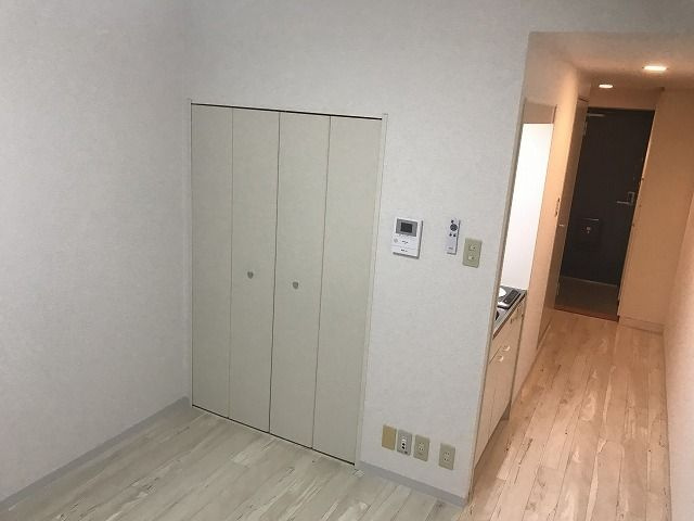 グランドール西岡本の居間・リビング