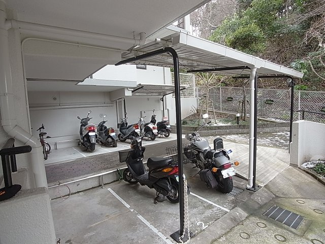 ルモングレース北鈴蘭台のその他共用部分|屋根付き駐輪スペース